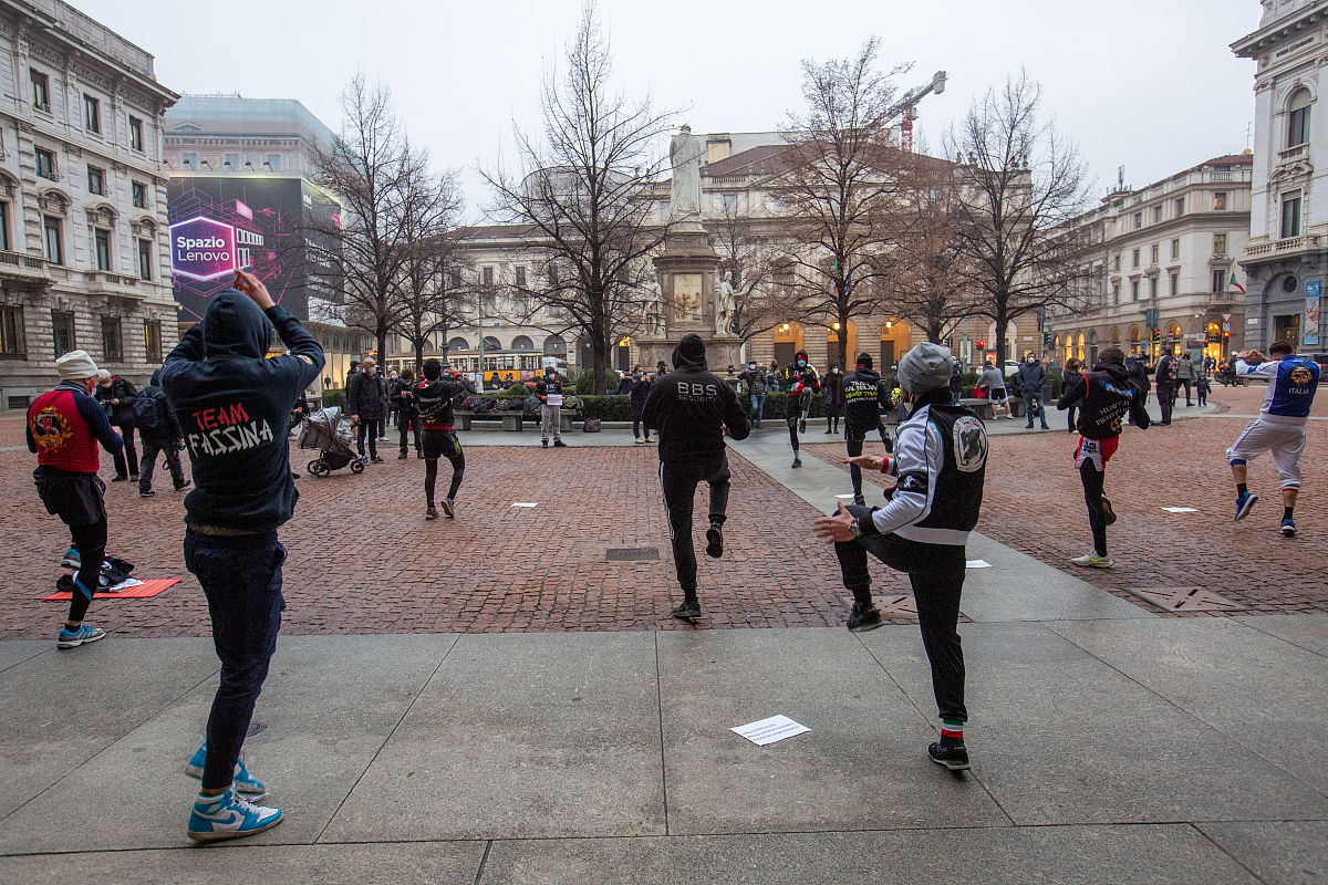 男生说你看着显小年轻一点 怎么回复？