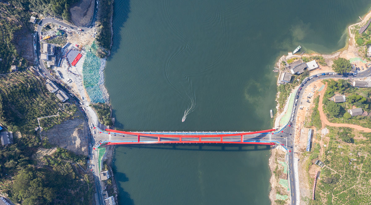 金沙江滨江旅游城市宣传语：探索奇迹，尽享魅力