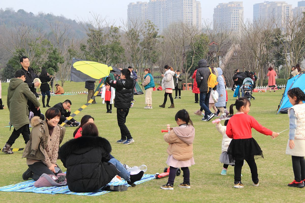 极激眷巾按顺序排列 用200字帮我描述