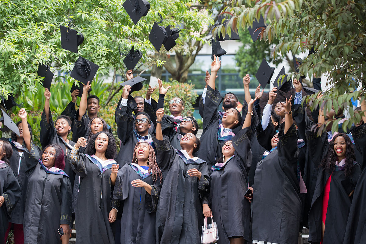 重庆商务职业学院是公办吗