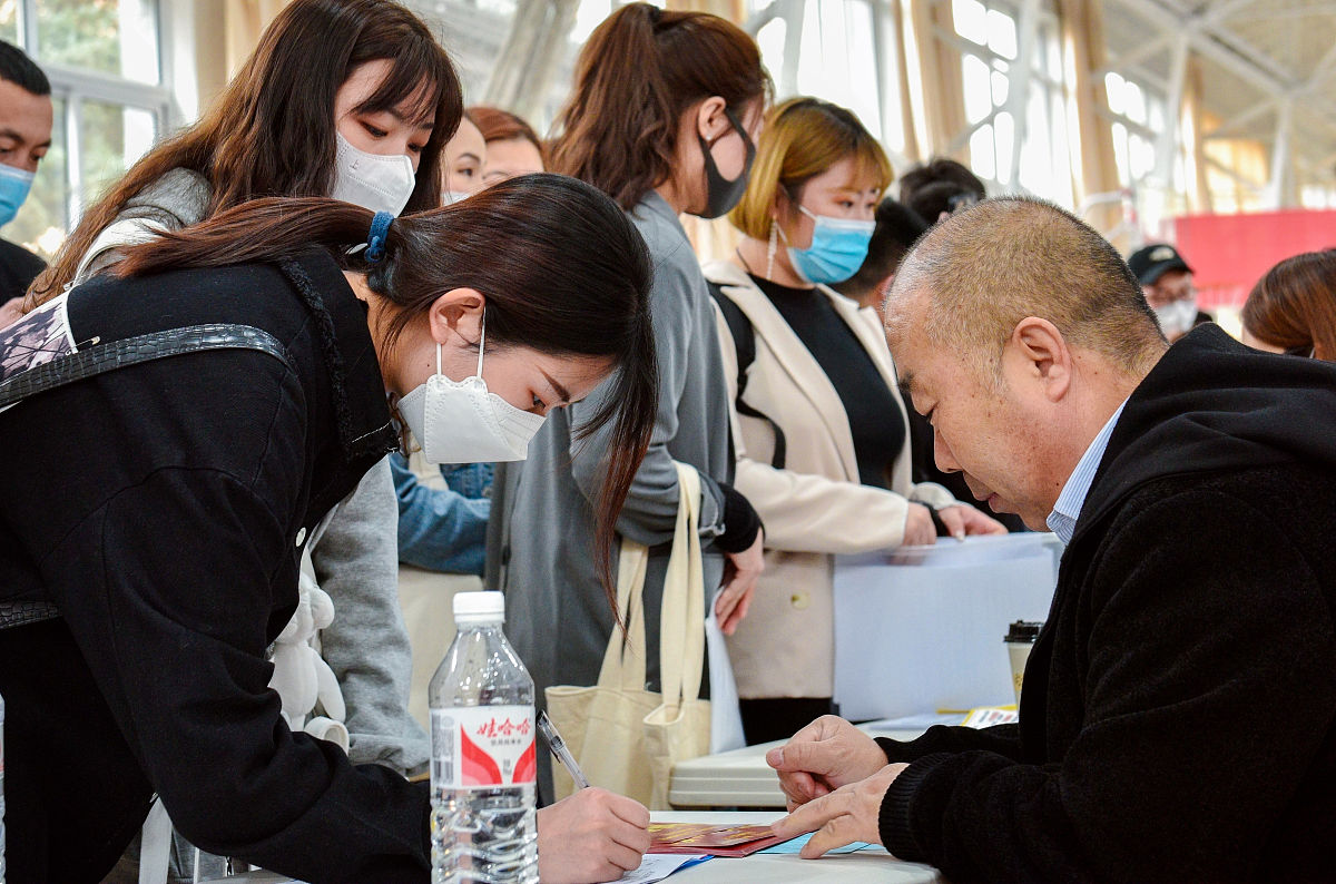 学习护理专业后可以出国吗？出国发展机会解析