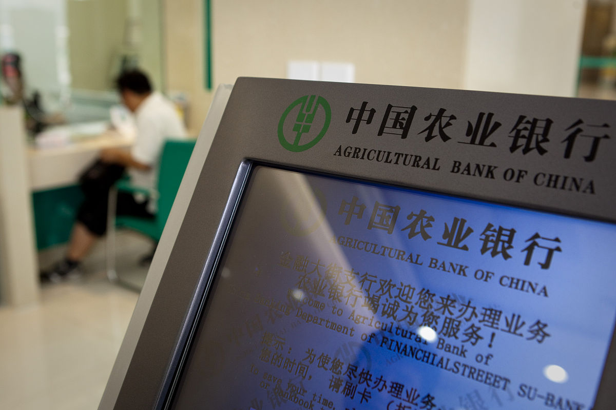平均价为基准价若最低投标报价比次低报价低5次低投标报价-最低投标报价次低报价及以上的则最低投标报价不计入评标基准价计算。所有有效且计入评标基准价计算的投标评标价A投标评标价5个及以上时去除一个最高价和一个最低价；投标评标价在8个及以上时去除一个最高、次高价和一个最低、次低价的算术平均值为评标基准价B计算出合理的价格区间