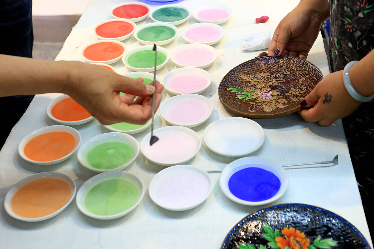 《提取植物色素扎染》中班steam教案