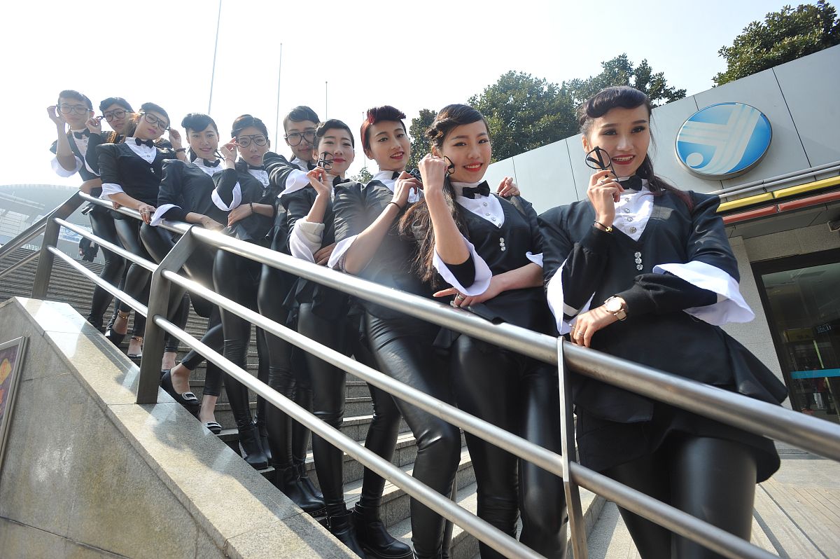 朋友谈论公司发展与福利，如何回复？