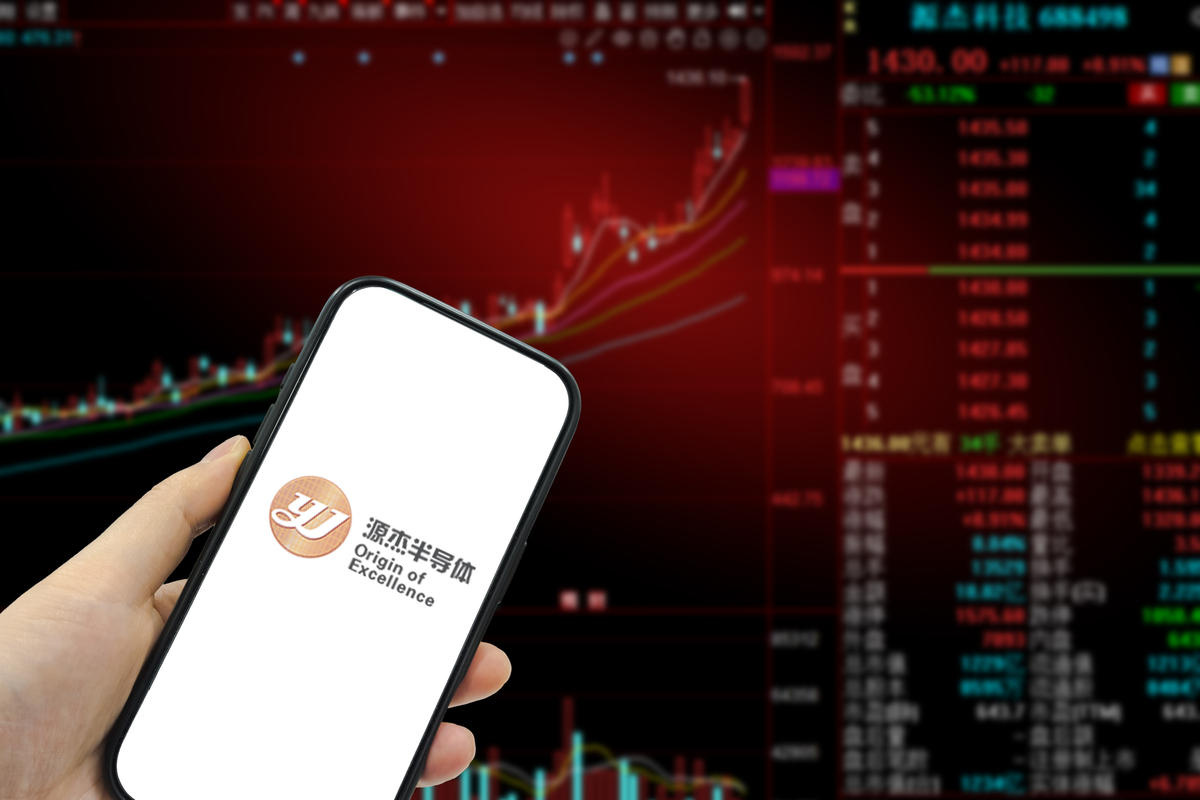2026年4月17日,源杰科技股价持续拉升,截至发稿涨8.75