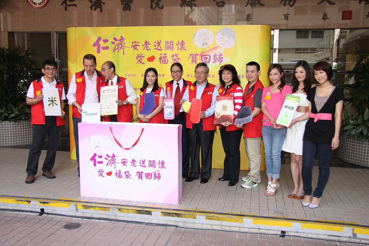 为俞美英写一篇不少于2000字的竞选南京市文明家庭的个人陈述