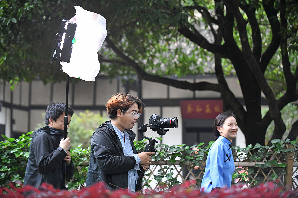 请以参观新民学会旧址的调研实践为基础撰写一篇不少于800字的实践总结成果围绕实践目标、实践