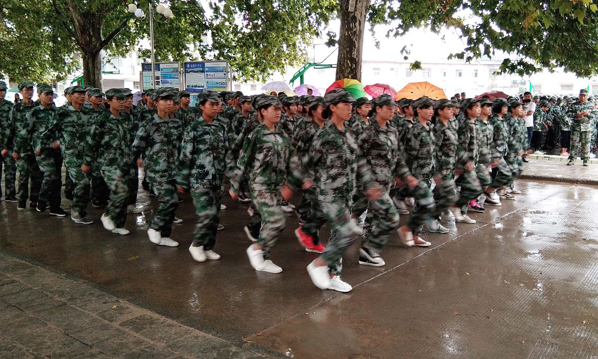 重庆市南川隆化职业中学校举行2019级新生军训启动仪式