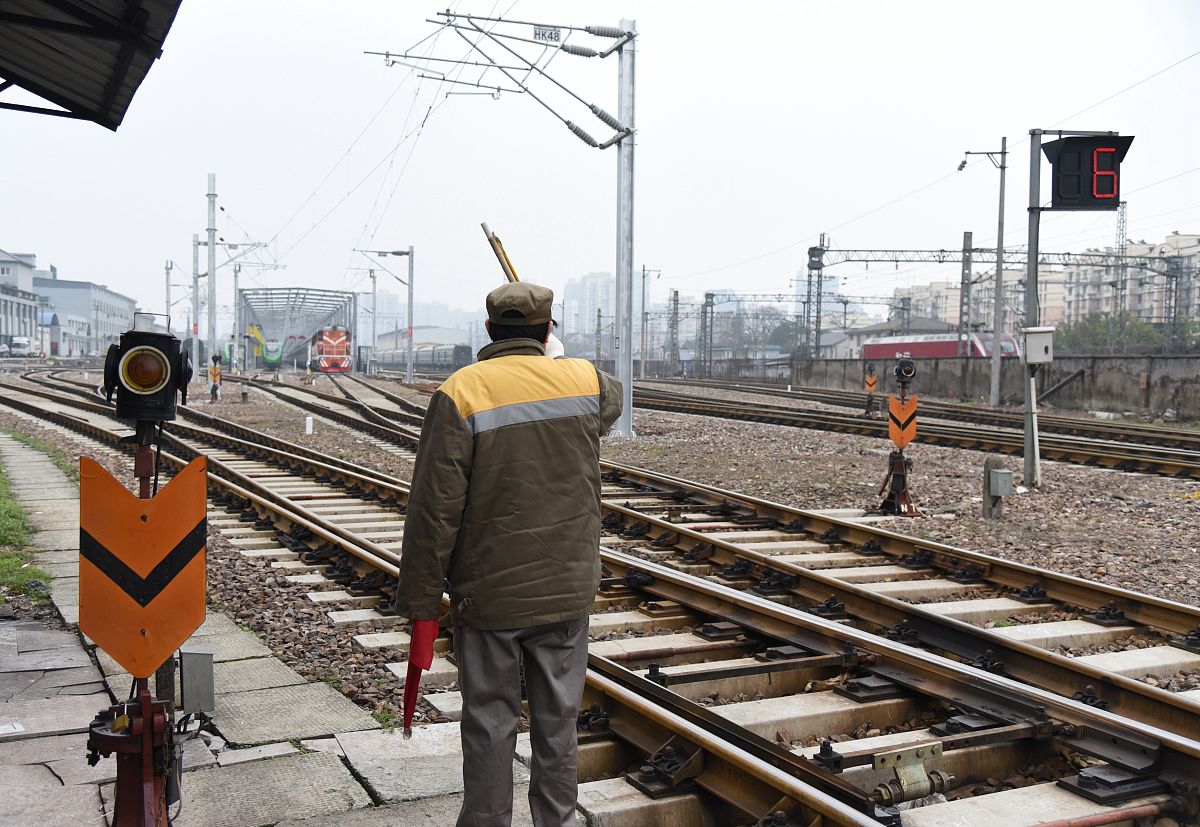 六盘水女生铁路学校推荐：2020年热门选择及职业发展方向