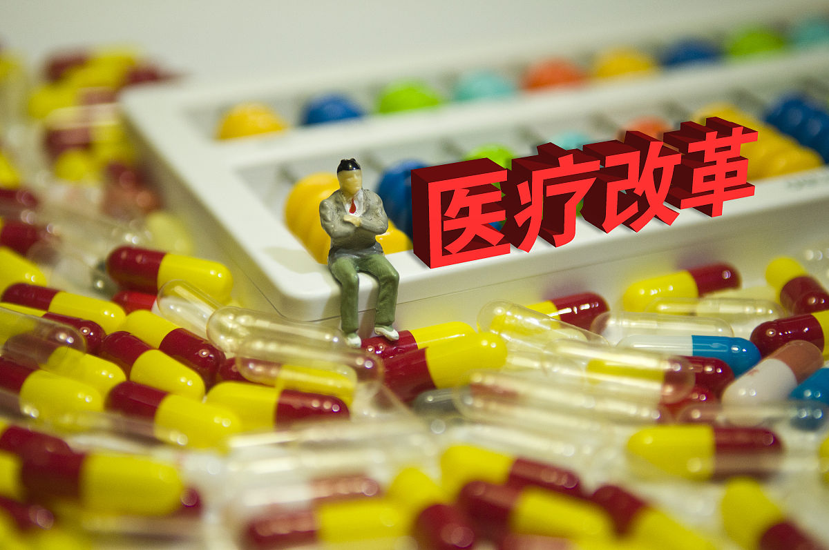 一、绪论
（一）研究背景
（二）研究意义
二、药事管理概述
（一）药事管理的概念
（二）药事管理的作用
请用自己的理解写基层医院在药事管理方面问题及对策，不能直接抄袭他人观点和概念。