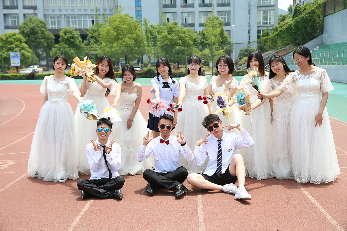 皖西卫生职业学院招生办电话：0558-1234567，咨询招生信息