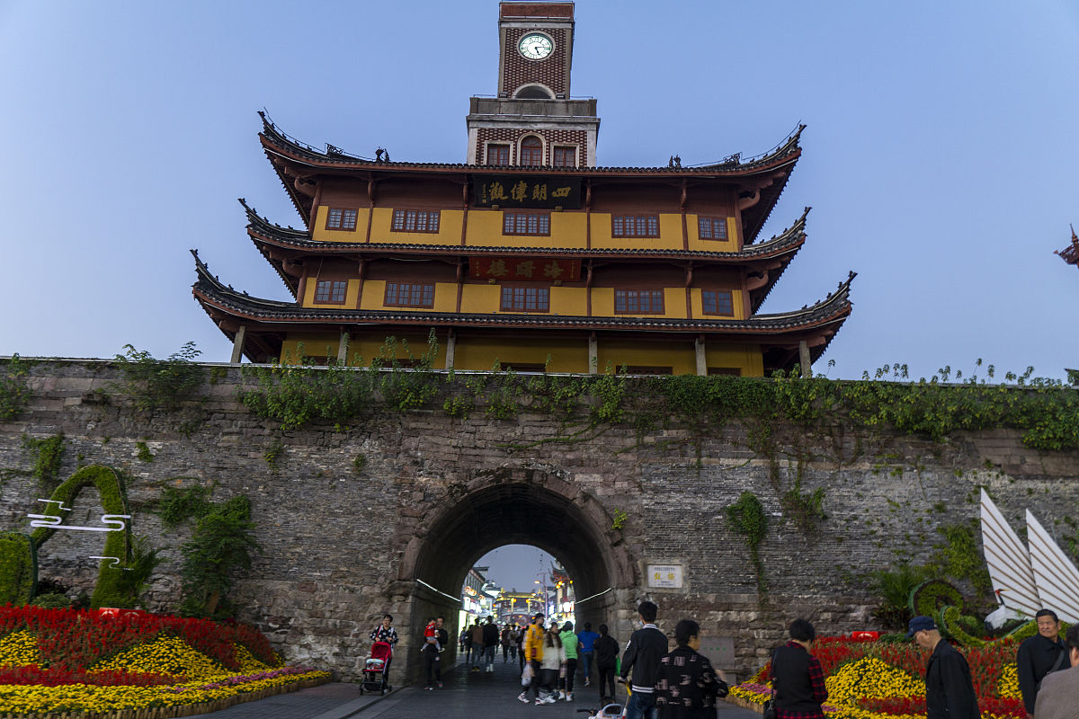 宁波东钱湖旅游学校2023年专业设置：旅游管理、酒店管理等