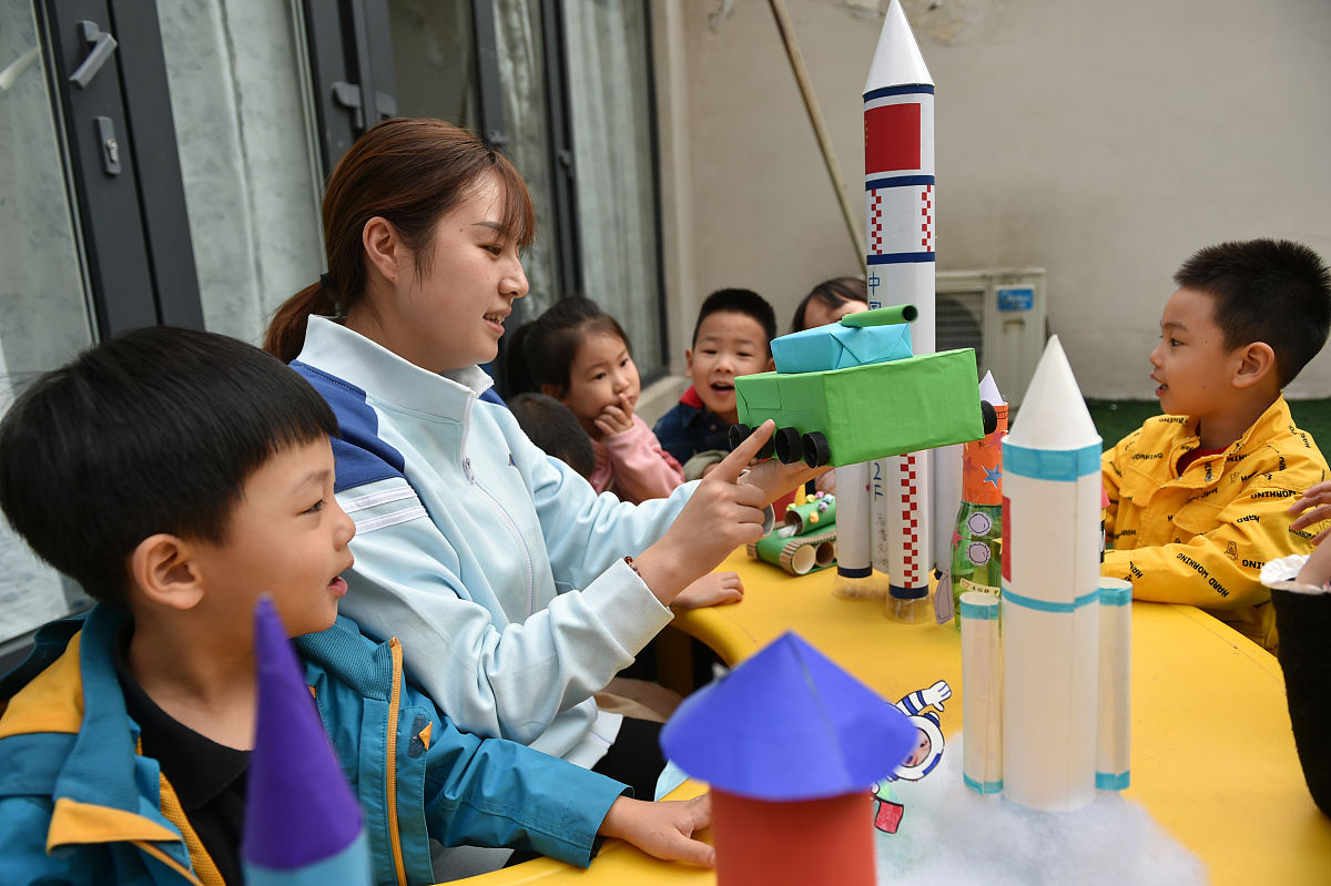 科学小制作 & 双语幼儿结营 | 探索科学奥秘，开启想象力大门！