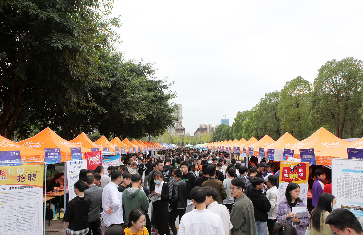 重庆应用技术职业学院是大专吗、是不是全日制