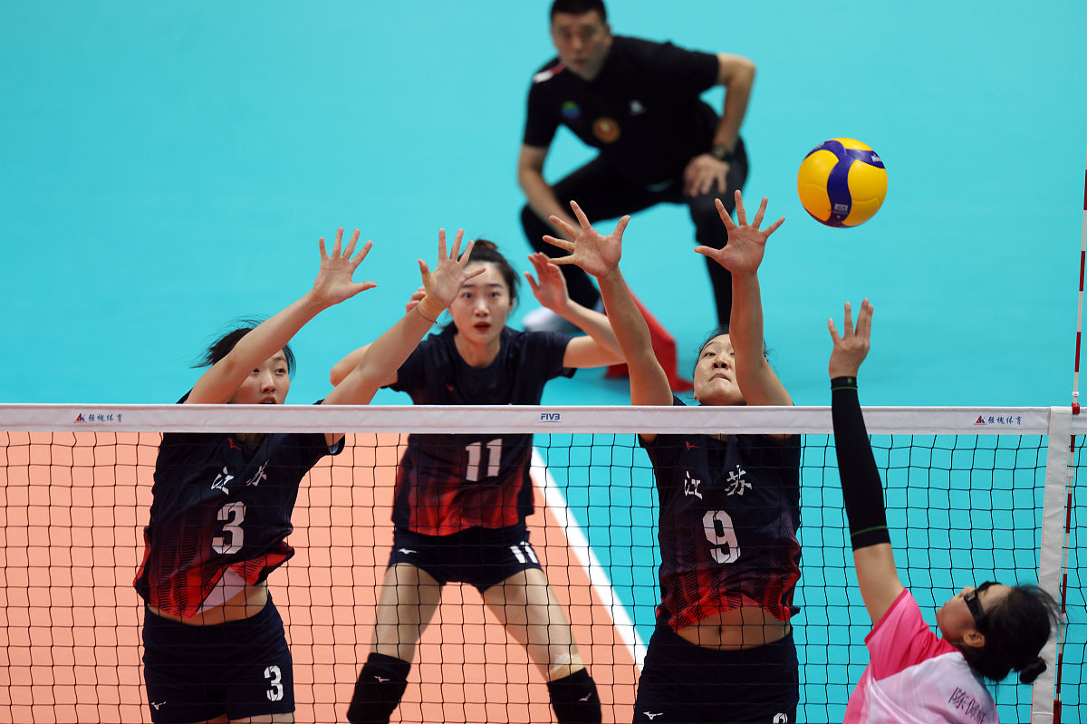 学院排球队：团结奋进，勇攀高峰