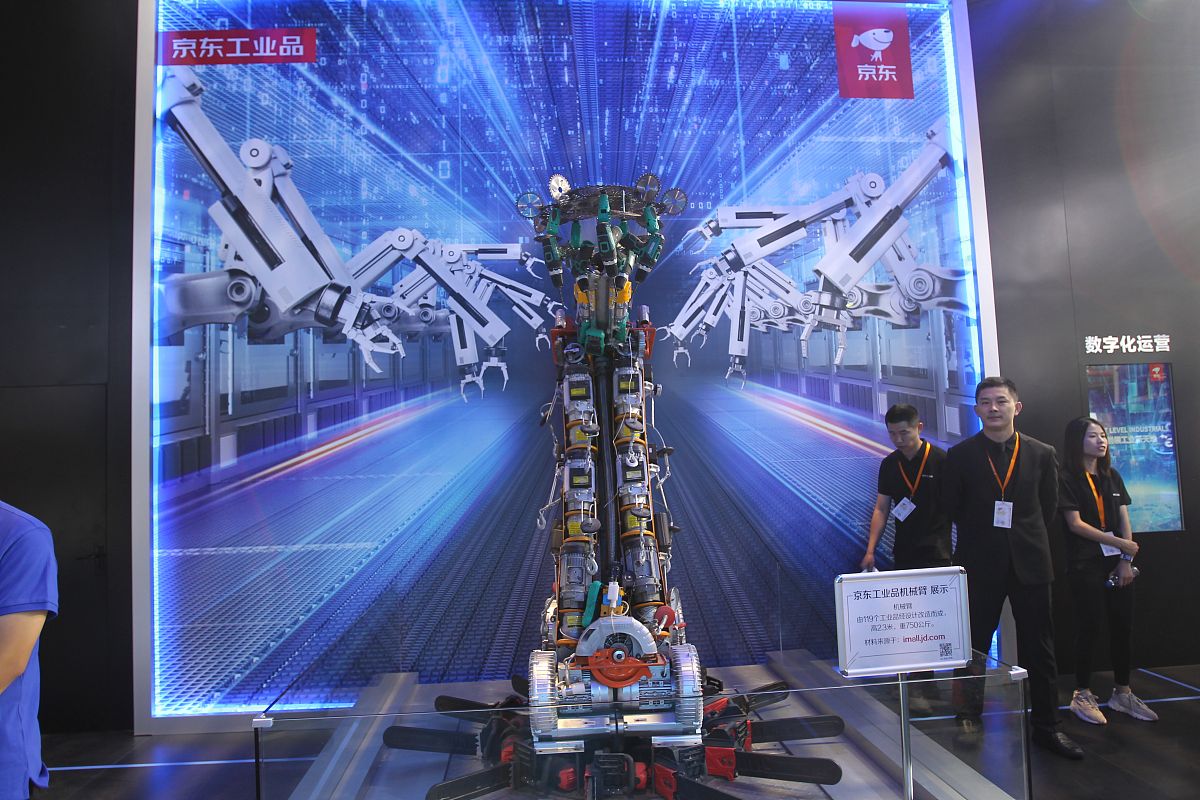 维多利亚的未来机甲：梦想与挑战的交响曲