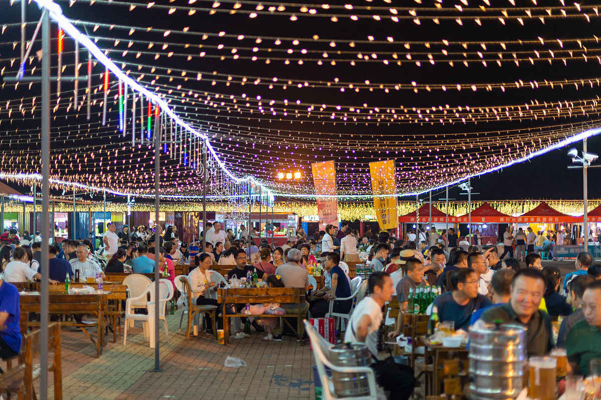 大排档是什么 用230字帮我描述