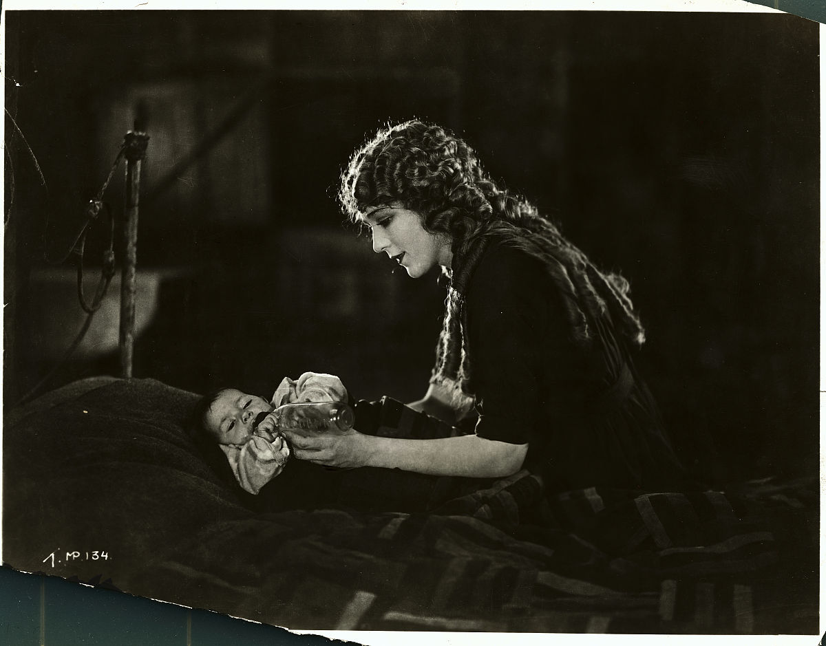 罗密欧、朱丽叶、朱丽叶表哥的这三个人的外貌特征性格特点显性性格隐性性格受教育程度家庭情况情感经历三观