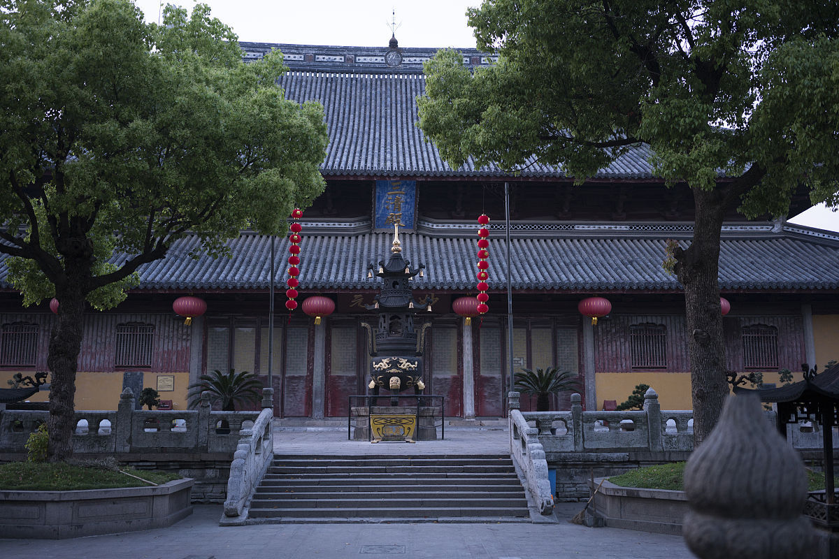 2017年04月23日,苏州观前街的寺庙.