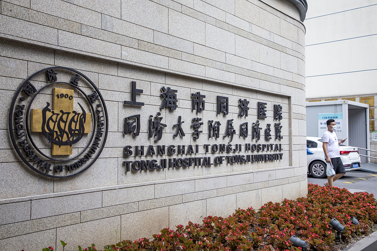 成都法商专修学院是公办还是民办