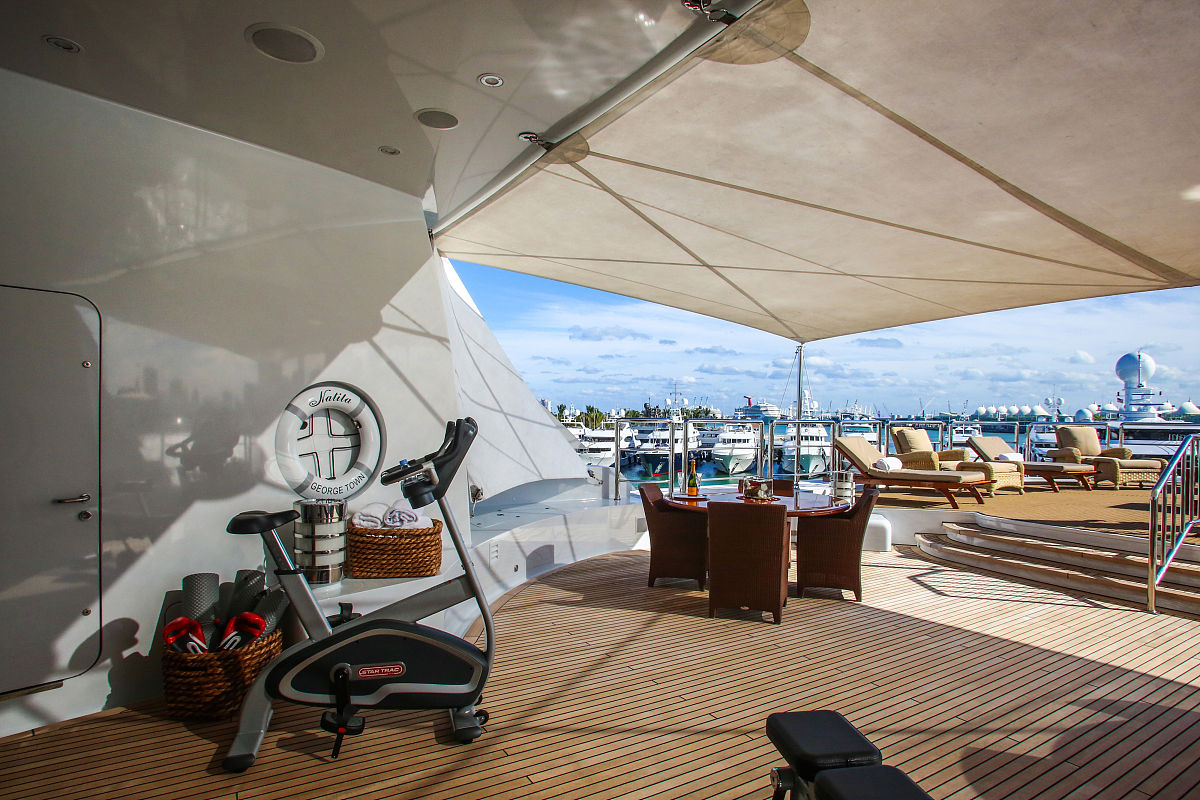 富豪的生活方式有哪些？例如富豪奢华的住宅、私人飞机、游艇等说一下谢谢。