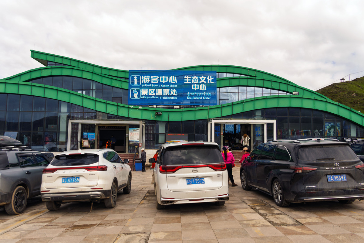 漳州回浙江的高速那个服务区大一些用210字帮我详细描述