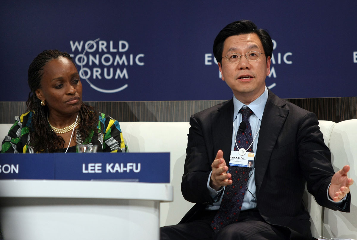 human 命中注定有缘无分怎么办; AI AI 如果您相信命运那么您可能会认为有些事情是注定的无论您做什么都无法改变。但是如果您相信自己的选择和努力那么您可以尝试改变命运。无论如何无论您做出什么样的选择都要坚信自己的决定相信自己做出的每个决定都是正确的。;human 可以给我写一个1000字左右安慰我吗;