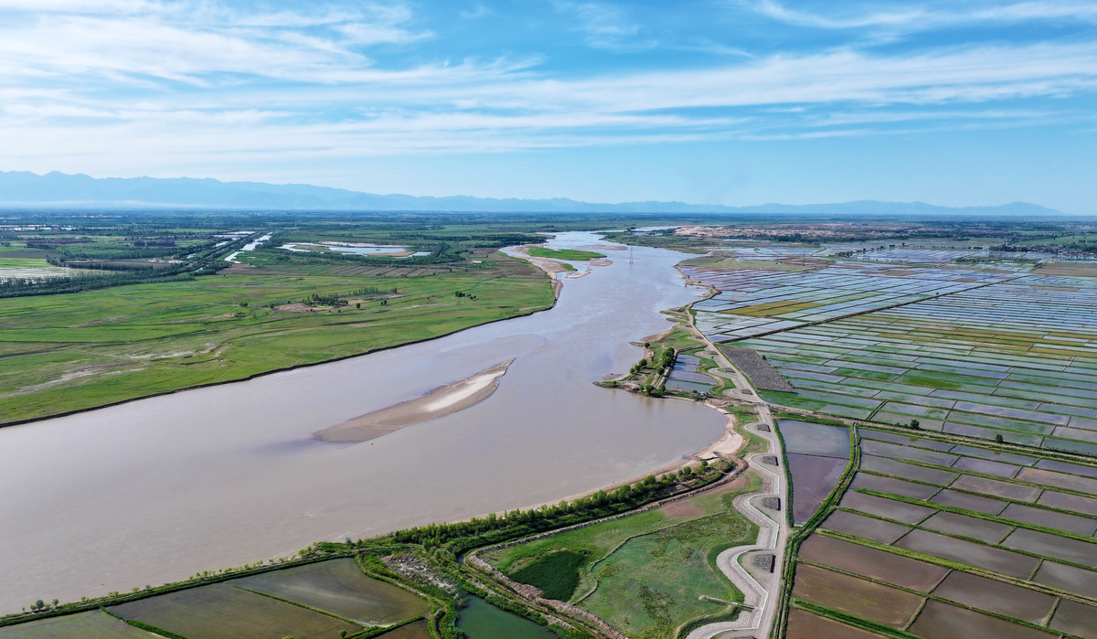 黄河流域水污染治理需要采用多种环境工程技术和方法以彻底解决水污染问题。以下是一些常见的技术和方法：