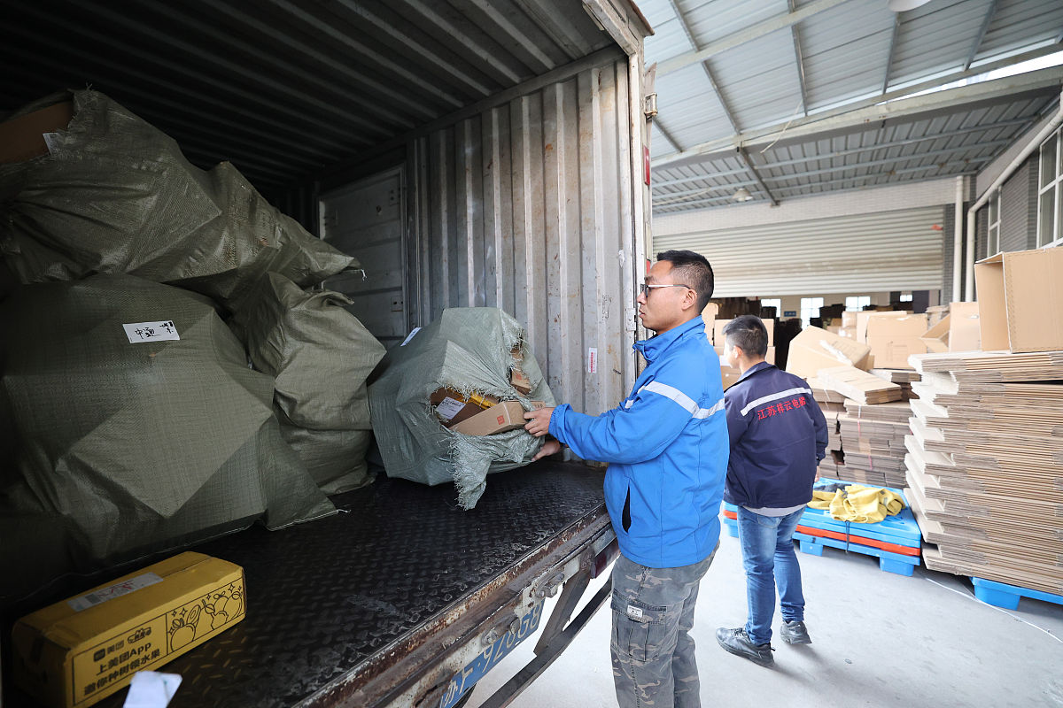 请翻译目前尚没有实质性证据比如照片等证明货损和运输有关。