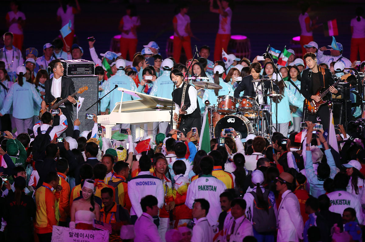 2014年10月4日,韩国仁川,2014仁川亚运会闭幕式在亚运会主体育场举行.