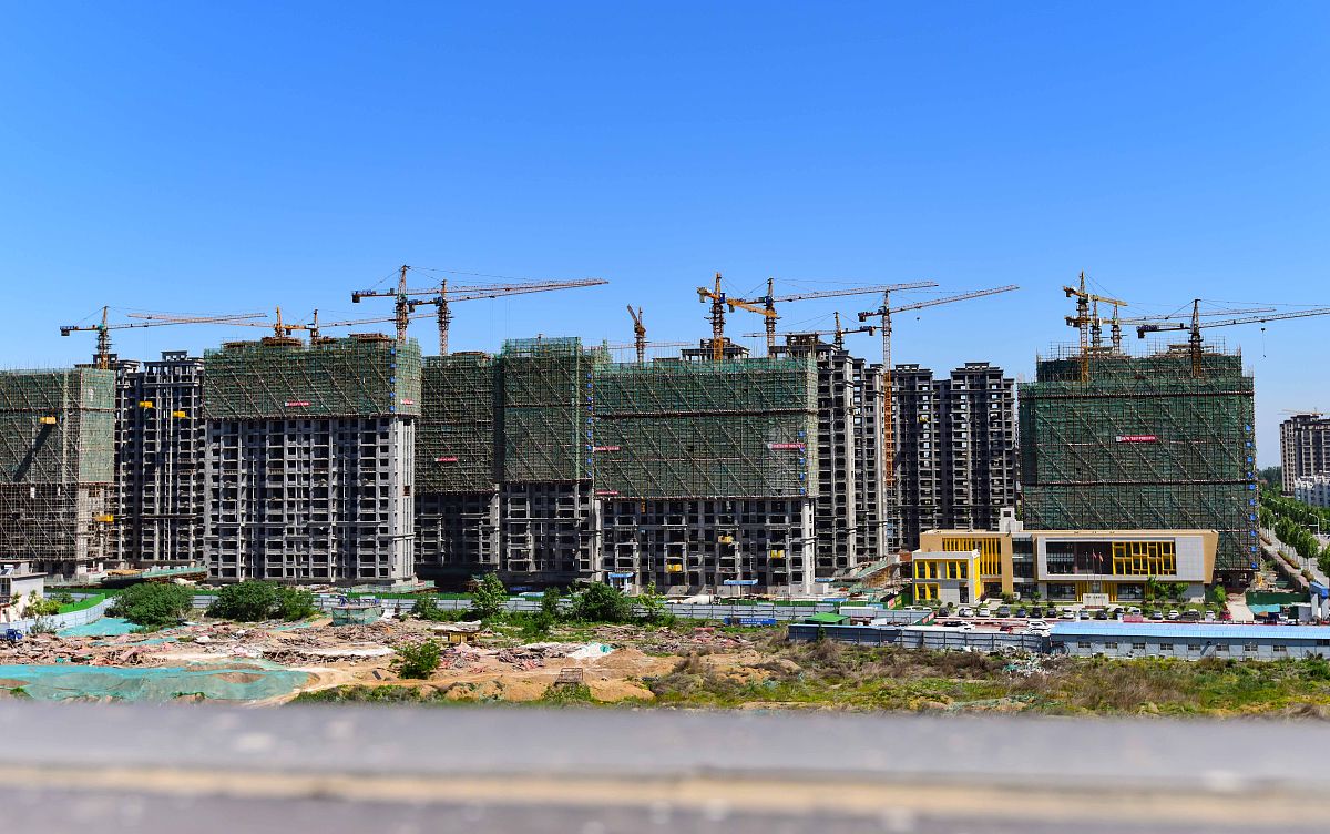 青岛高端楼盘延期近一年未交付，中建八局再陷'工程质量'疑云