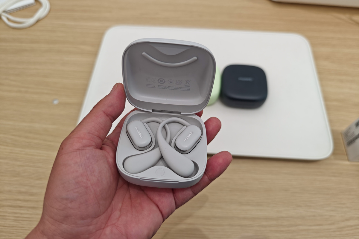 AirPods Max Leather Case Review: 5 Reasons to Buy