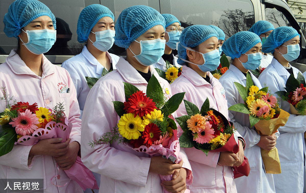 医生间的友谊：一句‘吃点？’的暖心瞬间