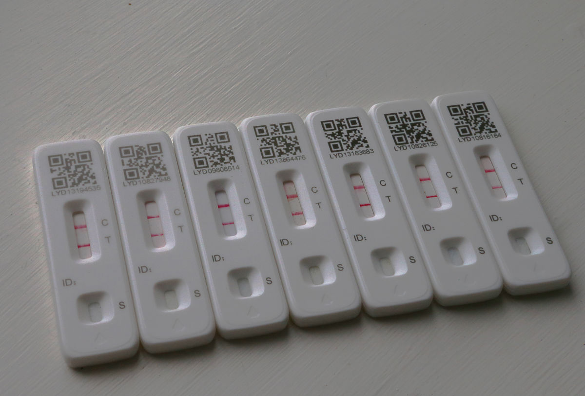 奥密克戎感染者发展成重症的可能性较低,但<strong>症状</strong>并不一定轻到可以避