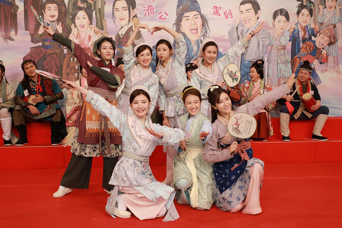 以《咱们穿越吧》：穿越历史探寻文化为题写一篇1200字文章