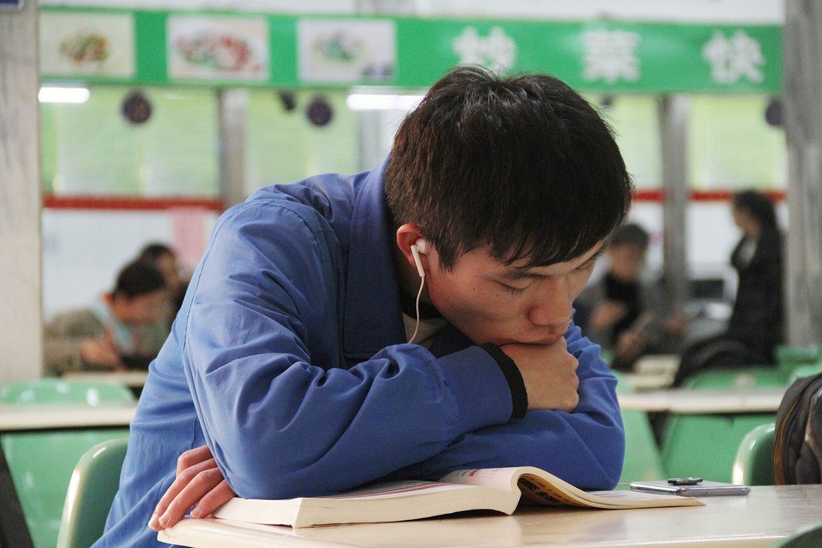 2019年上海交通学校航空服务专业报考指南