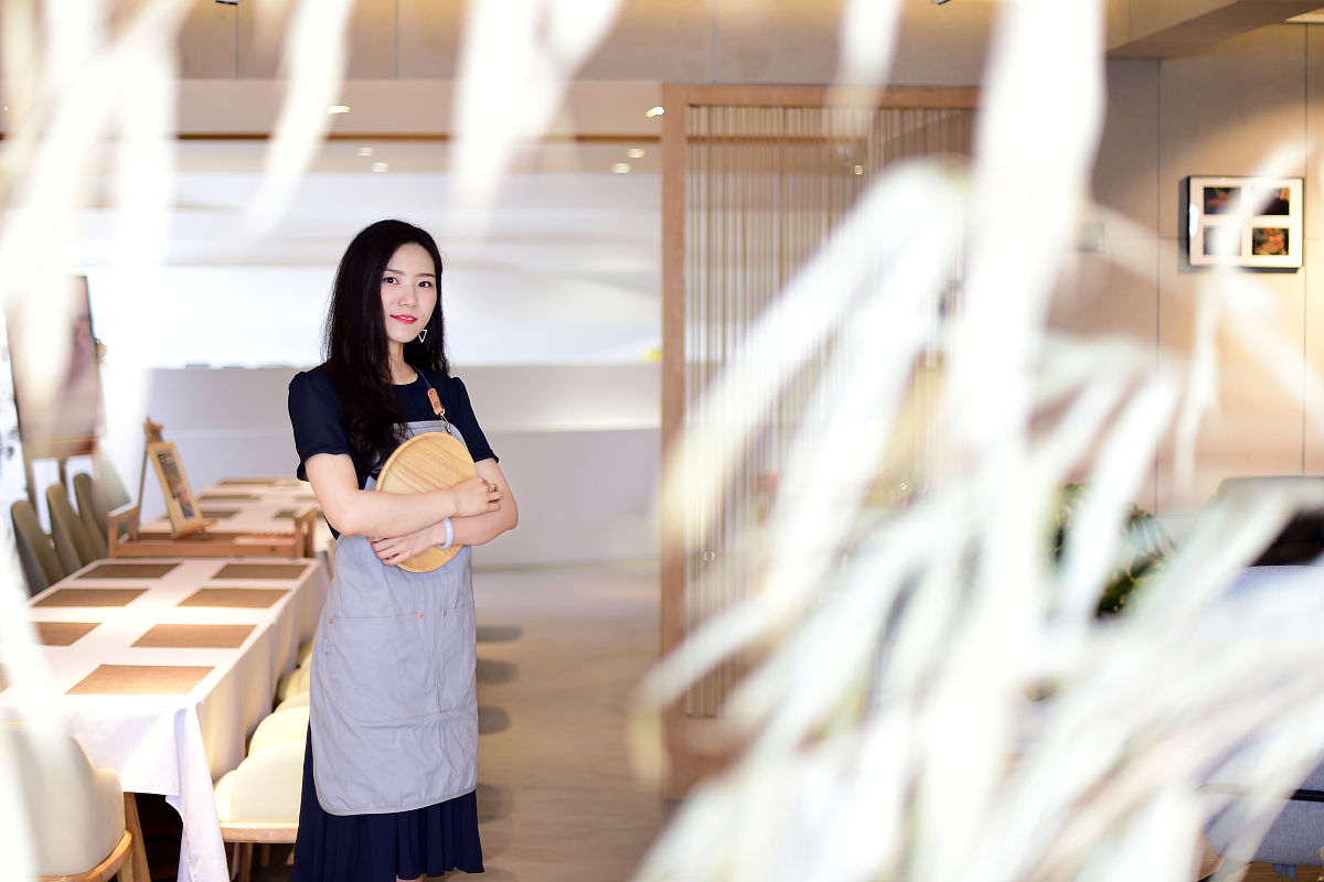 帮我写20条吸引人的美女账号短视频文案