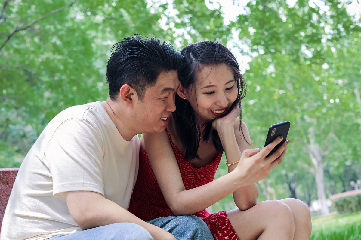 2019年6月5日,山东省济南市.每次街拍的成片,她都会上传到穿搭社交平