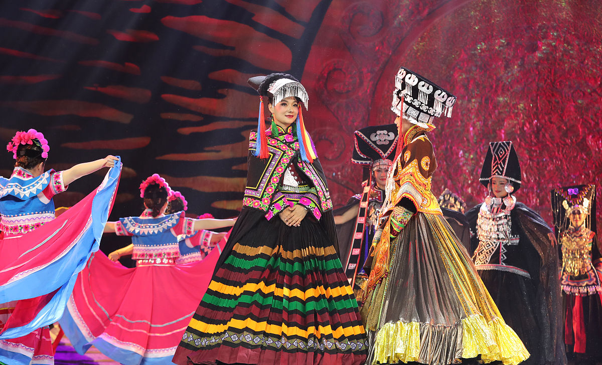 2019年8月27日,昆明,第十五届云南新剧目展演——彝族服饰音舞诗《云