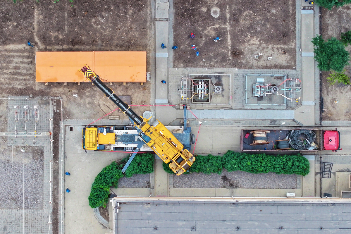 龙门式绿篱修剪机中横梁的作用