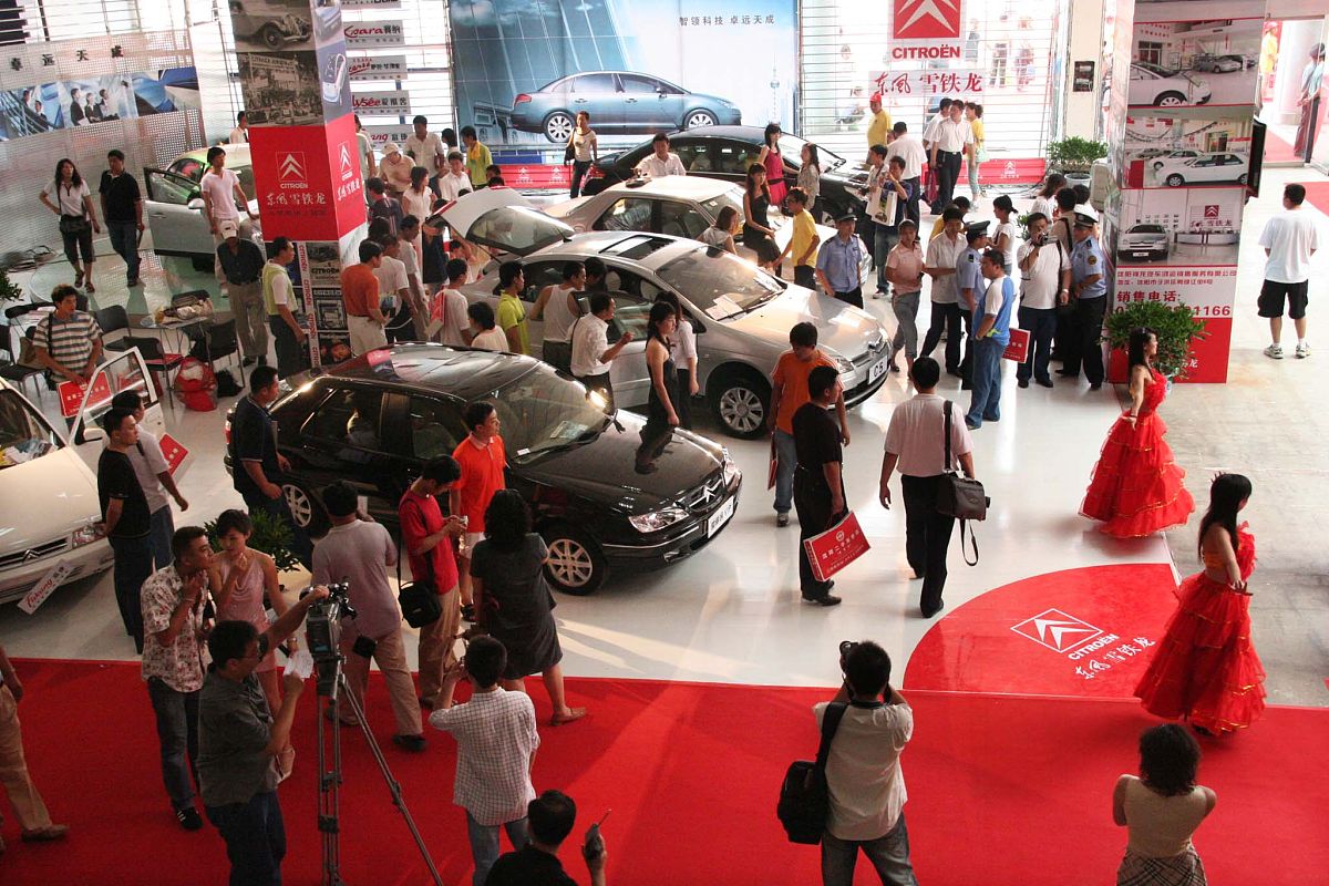 写一篇中国汽车公司4月份活动主题和计划中文版