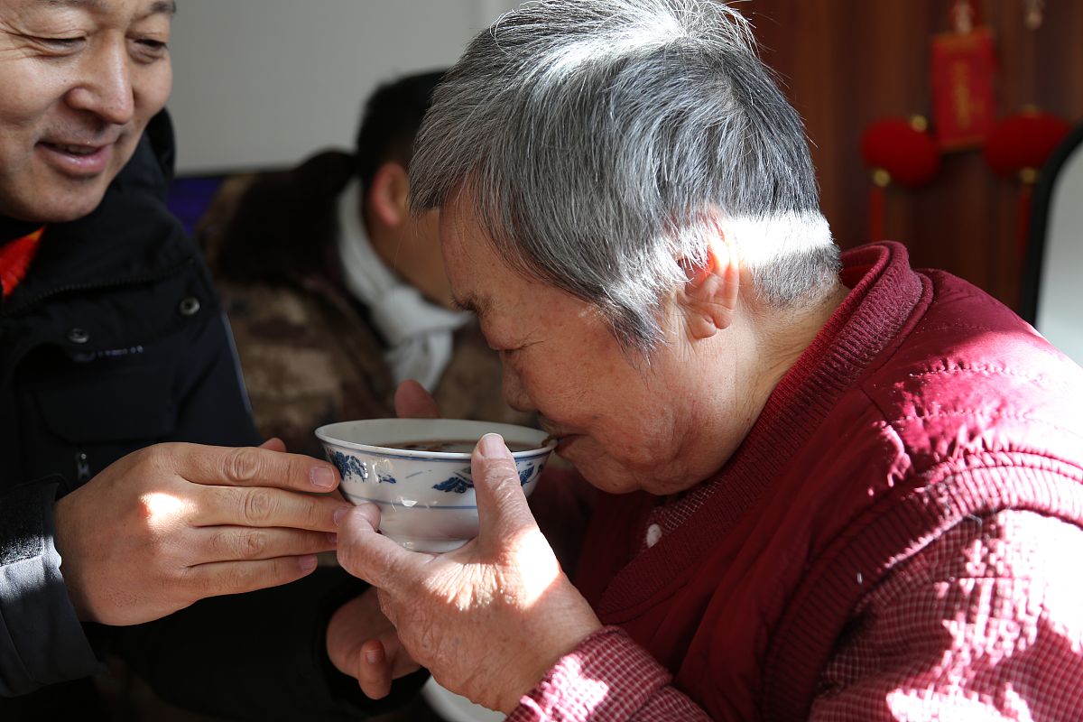 2018年1月24日,北京南锣鼓巷社区与南锣商会共同开展为老街坊以及辖区