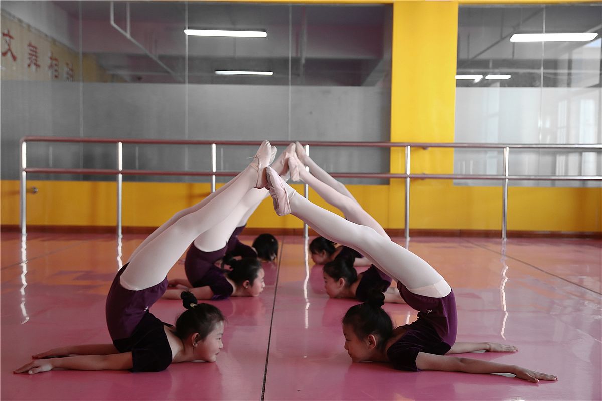 自贡市舞蹈学校2019年招生简章 - 培养优秀舞蹈人才