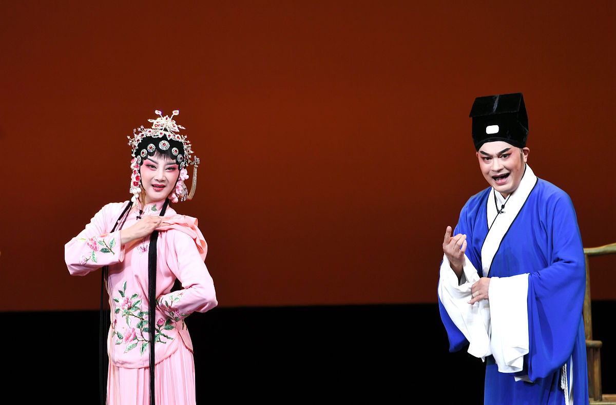 2021年5月16日,南京,来自桂林市戏剧创作研究中心的演员们在表演大型