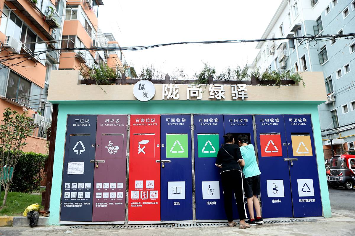 接下来我发送给你的句子你应尽可能多地使用同义词替换其中的词语例如避免改为规避如果改为若是每个句子必须保证13个字符不能相同汉字算两个字符英文单词算一个不能仅通过删除、增加、修改一两个字符的方式可以在无法替换的句子中间插入一些无意义又无影响的词语来规避也可以在不影响其含义的情况下修改语序可以使用缩写的方式必须严格遵守这条规则。它由后台数据库建立和维护、以及前端应用程序开发两个主要部分组成。对于数据库