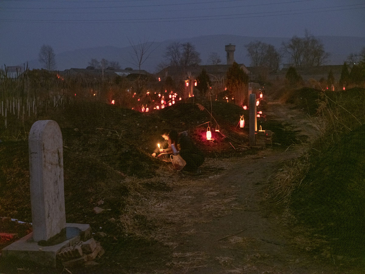 为丧葬习俗中焚烧的调查报告写一篇总结要求分析其文化内涵和功能要求500字