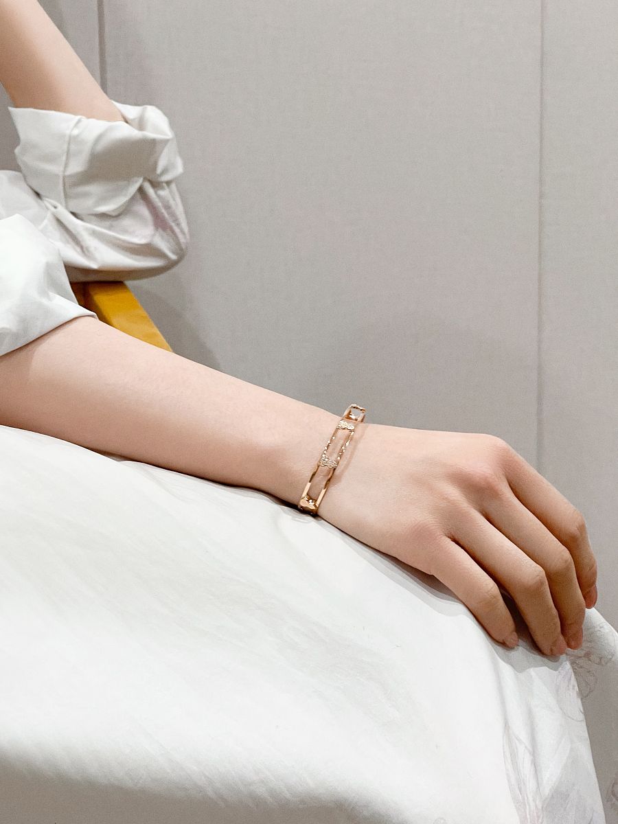 请帮我写1篇650字的博客文章主题是：周末问候语温馨一句话