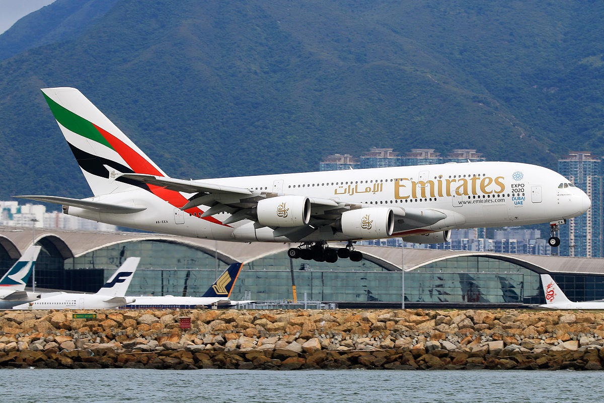 从美国飞到香港应该从哪里出发？有哪些航班？