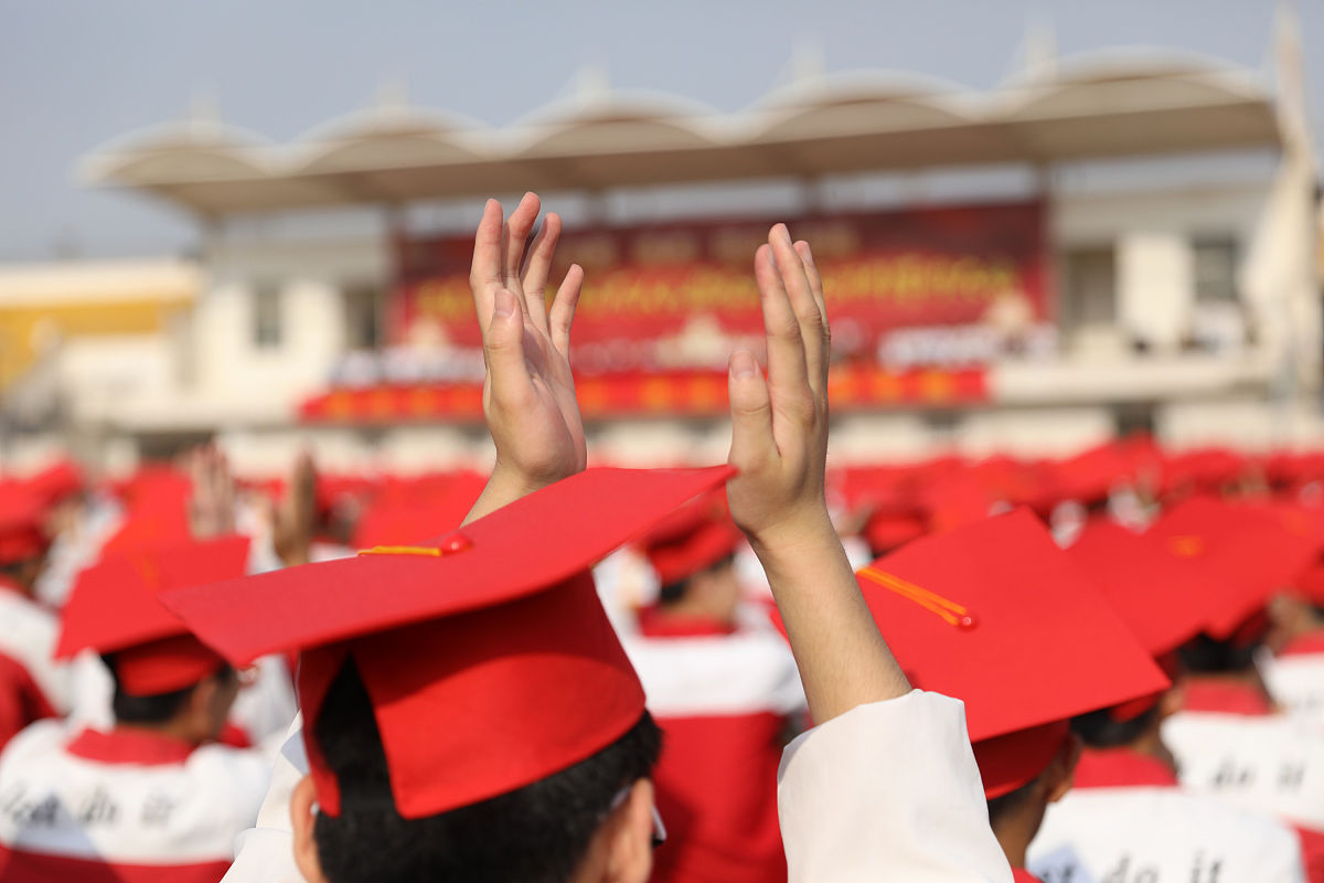 教师寄语：用心教育，培育未来