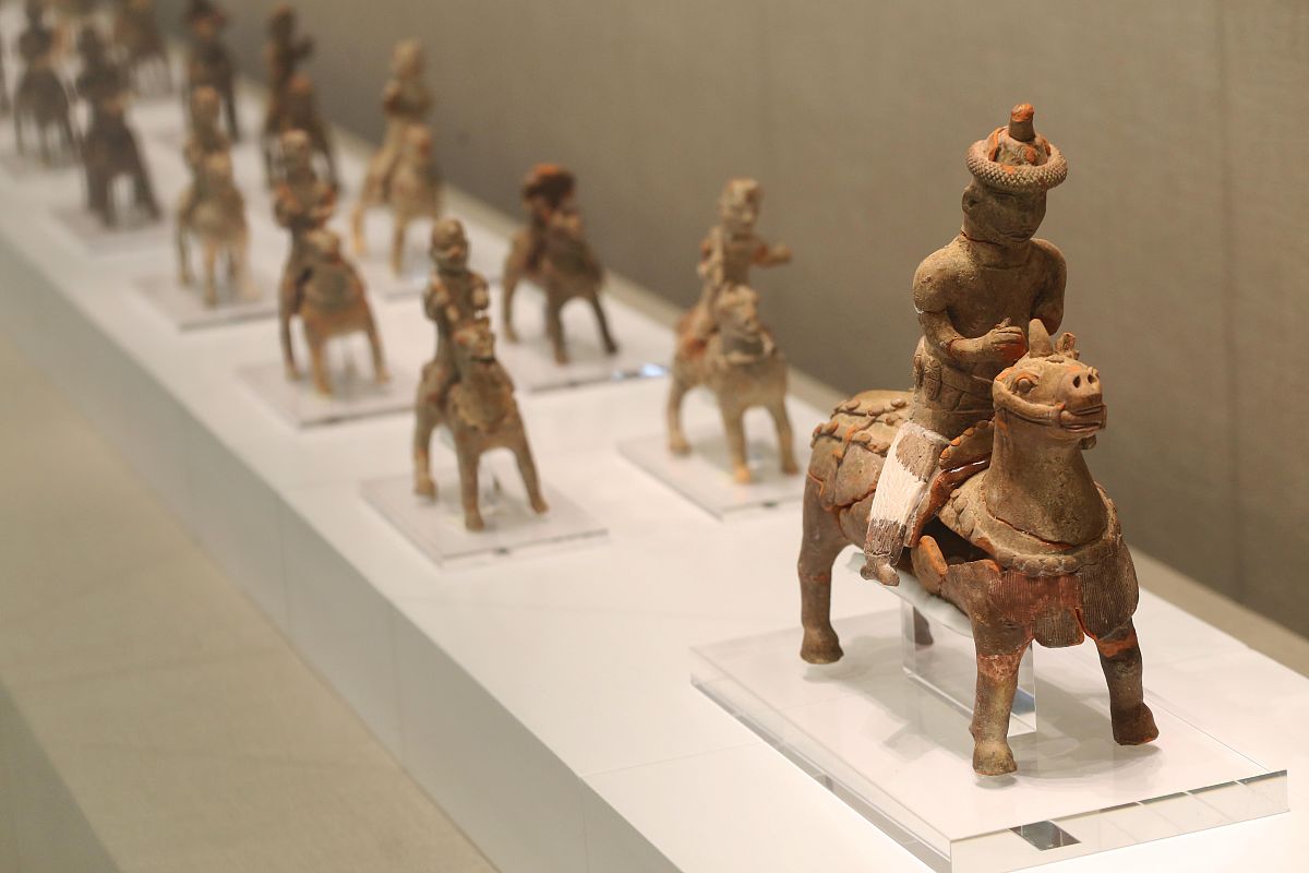 2021年4月20日,南京六朝博物馆,展览共展出该墓出土并清理完成的200余